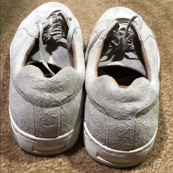 Shoes 👟 - Picture 2 of 4